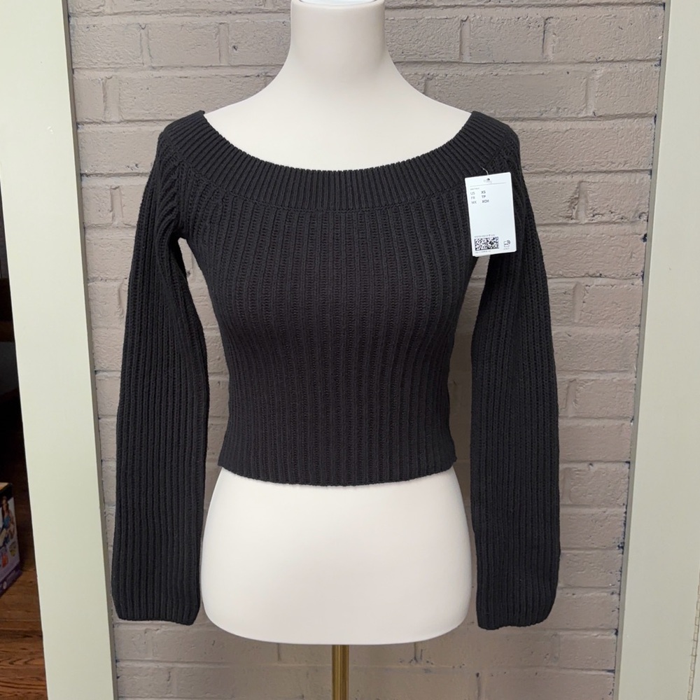 H&M NWT black cropped off shoulder sweater XS